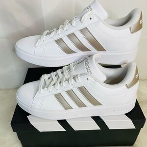 New Adidas Grand Court 2.0  Platinum Metalic White Women's  8.5 Athletic shoes